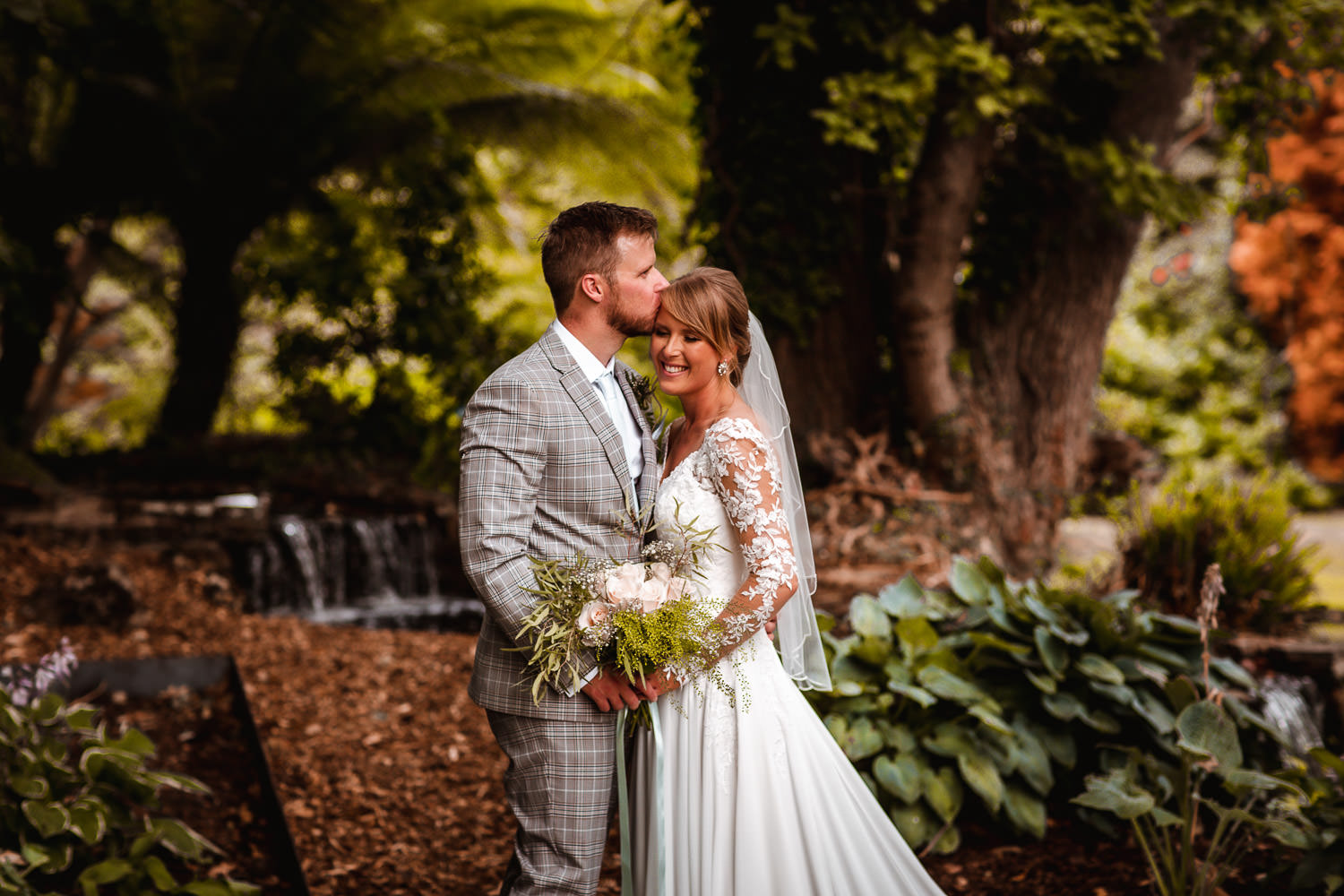 Summer wedding at River Barn, Hapmshire