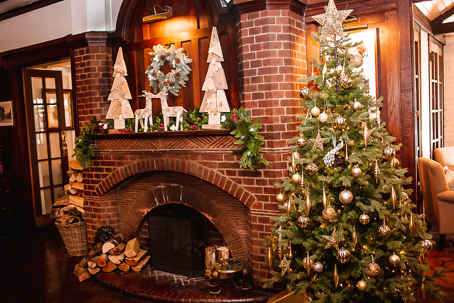 Winter Christmas wedding at Montague Arms Hotel, Beaulieu, New Forest, Hampshire