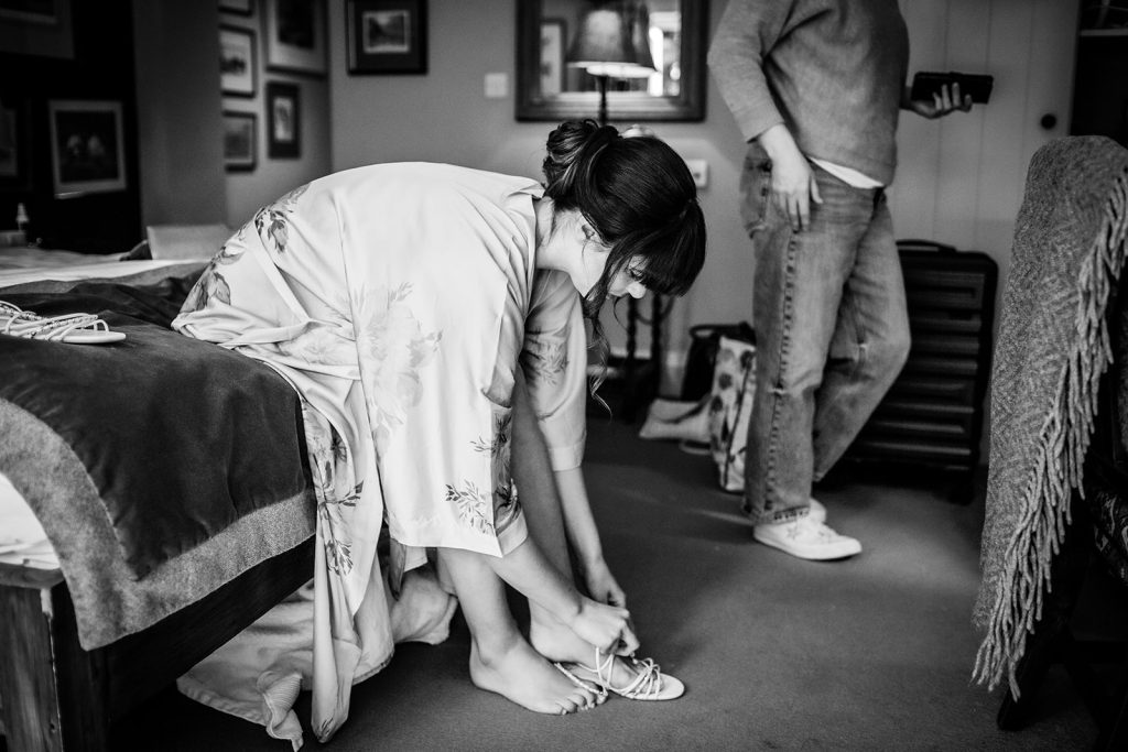 bride is getting ready. bridal prep photos