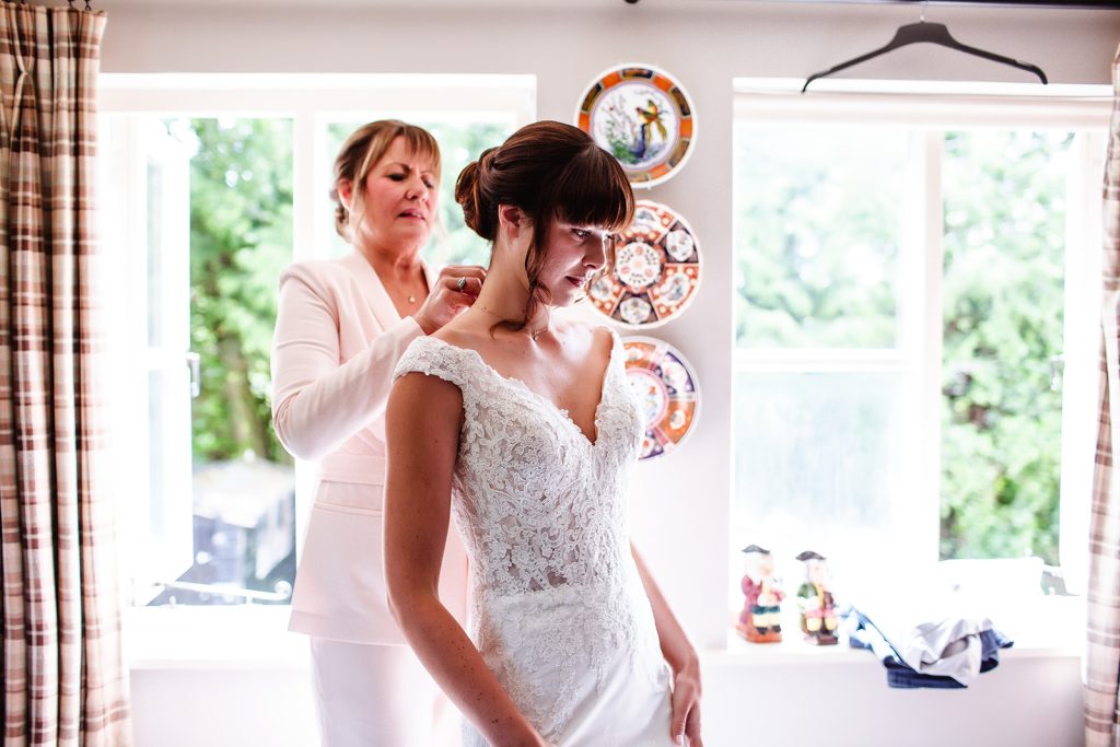 bride is getting ready. bridal prep photos