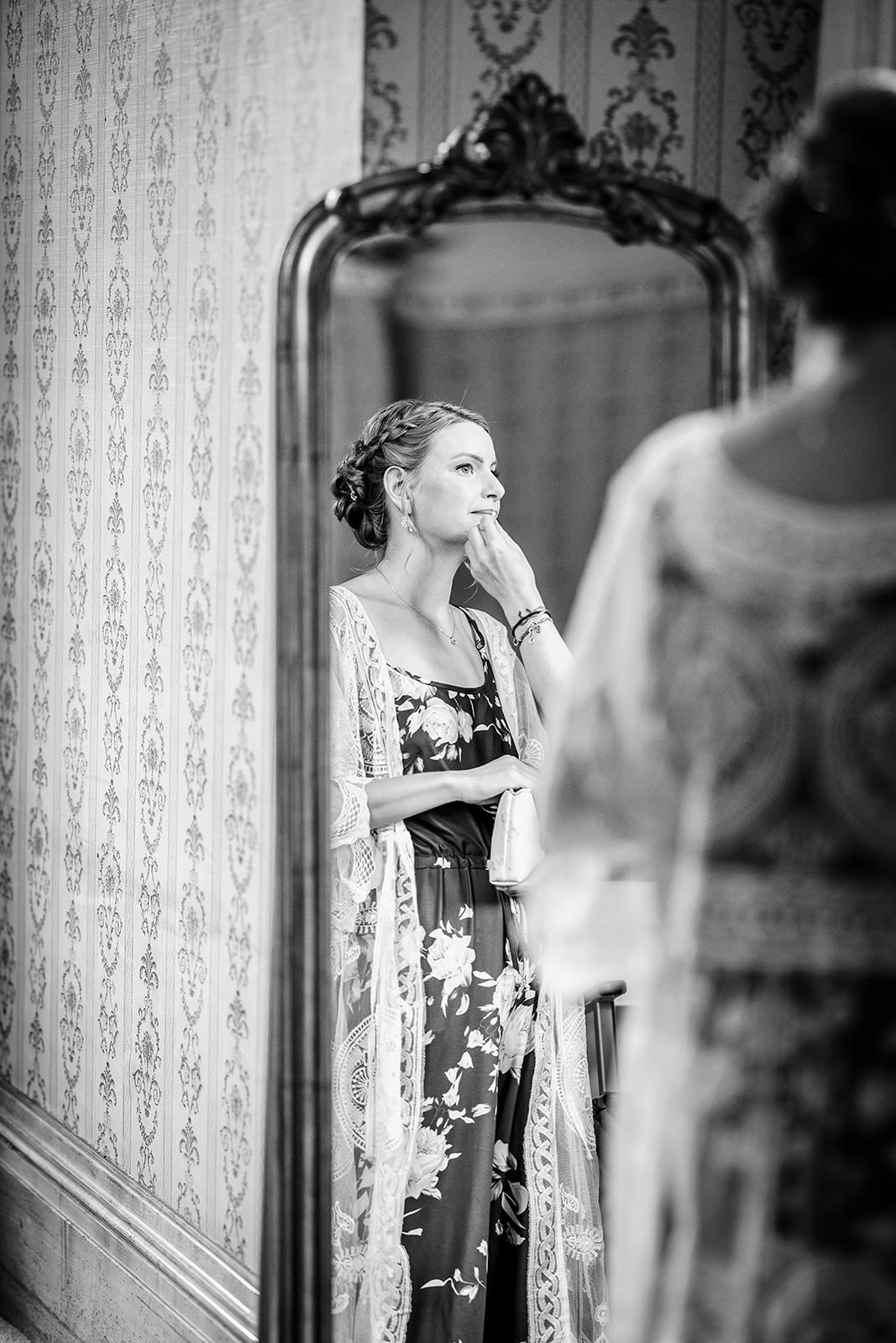 Bride is getting ready and putting make up at Grittleton House