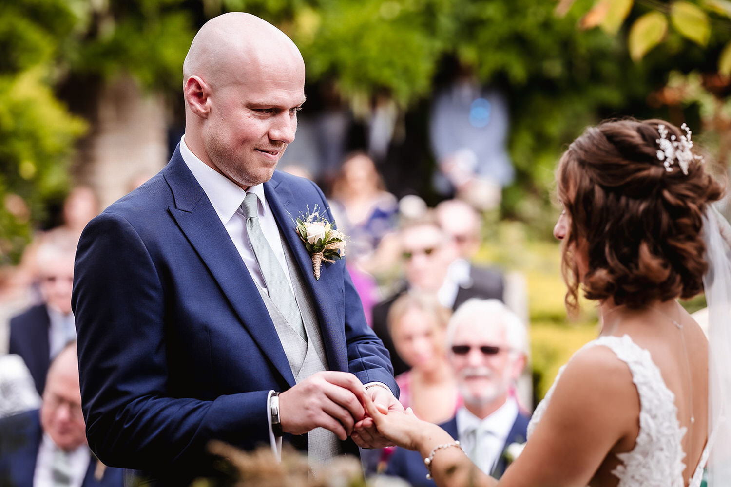 outdoor wedding ceremony at Winkworth Farm. Wilthshire wedding photographer