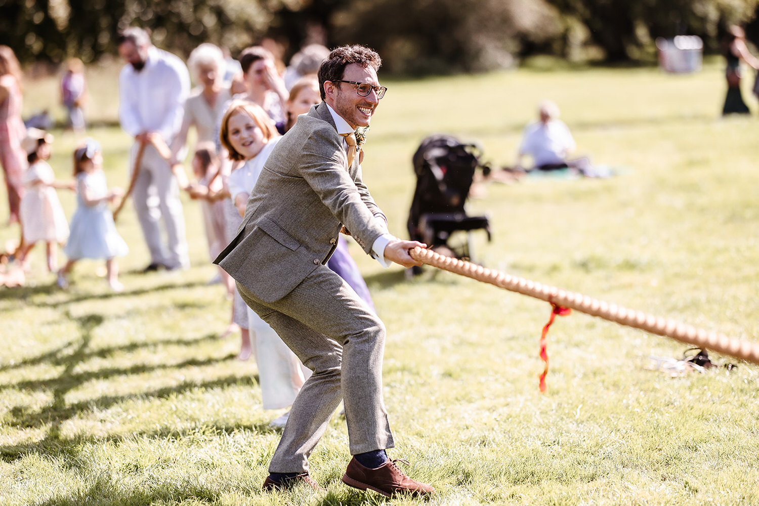 wedding fun outdoor games rope racing