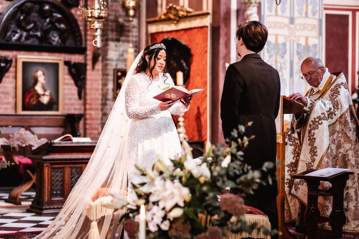 bride is doing her wedding vows